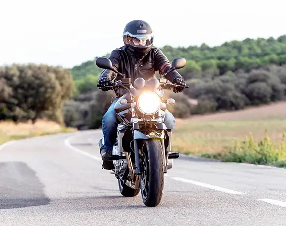 Assurance moto pour jeune conducteur et jeune permis Macif